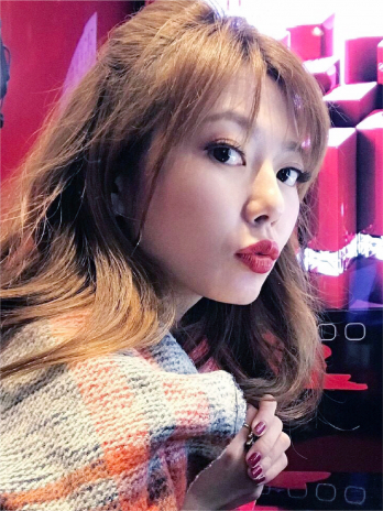 【桃桃】抬頭紋+魚尾紋+皺眉紋-美女主持》隱藏年齡秘密，維持俏麗動人！